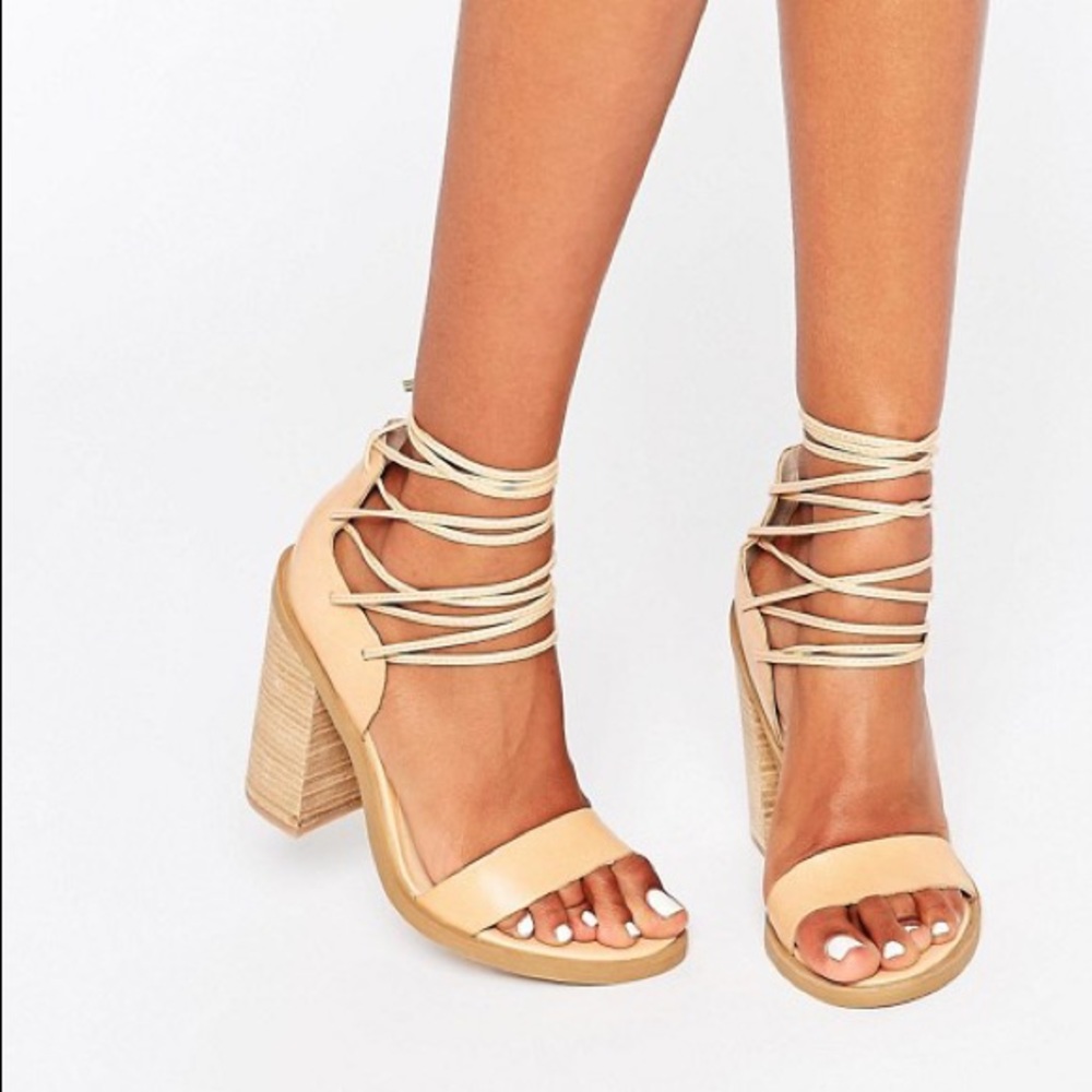 Never worn New Look block heeled sandals in Sand
